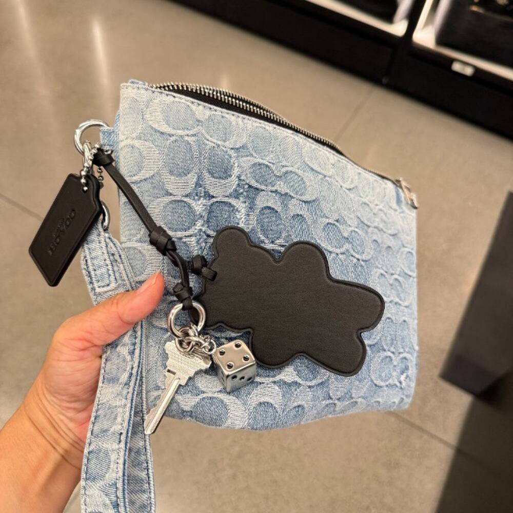 Coach Pouch In Loved Signature Denim With Charms CEU09 Silver/Light Indigo - Picture 7 of 9